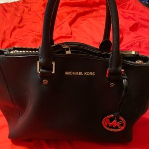 Micheal Kors black leather purse